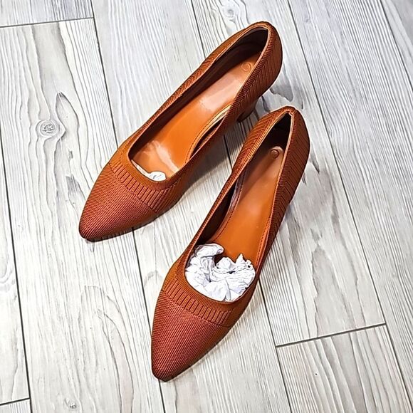 Elegant Brown Block Heel Pumps - Picture 4 of 9